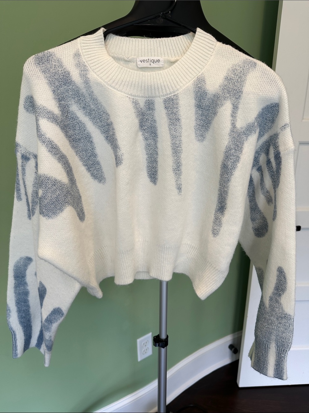 vestique Cream and Gray Abstract Crewneck Sweater